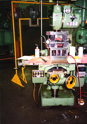 Prototype molding machine